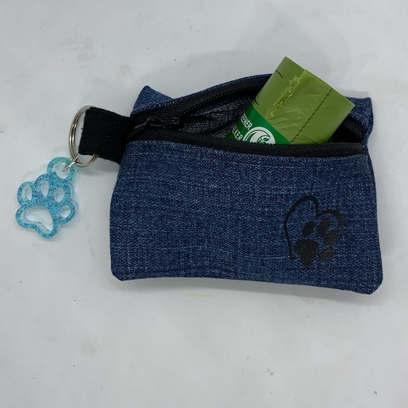 Dog Waste Keychain Poop Bag Carrier Holder Plus 1 Roll Greener Walker Bags - Picture 2 of 12